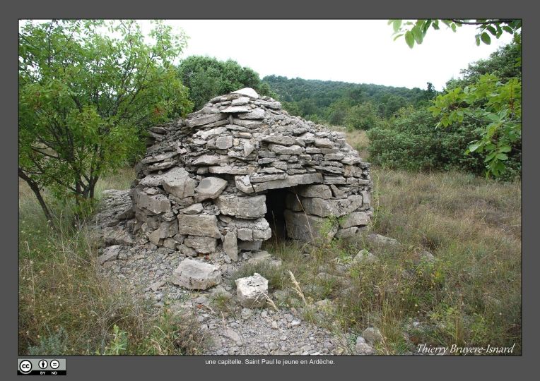 Une capitelle à St Paul le Jeune en Ardèche